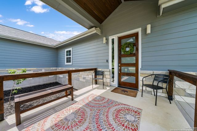 315 Log Cabin, Poteet, TX 78065