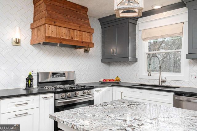 1527 Dupree Road, Woodstock, GA 30189