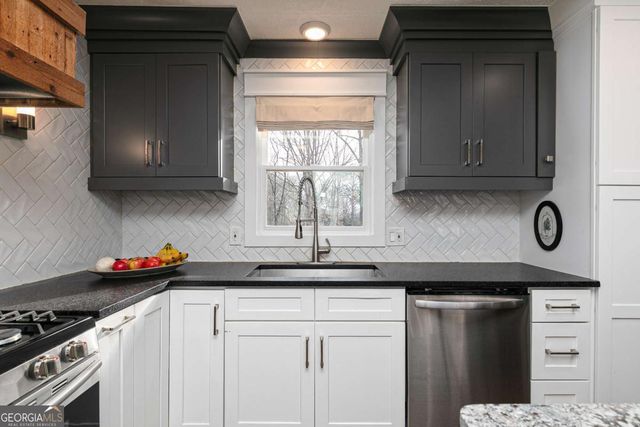 1527 Dupree Road, Woodstock, GA 30189