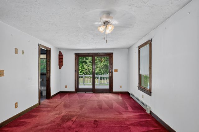 68 School St, Upton, MA 01568