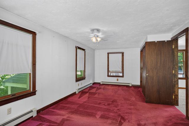 68 School St, Upton, MA 01568