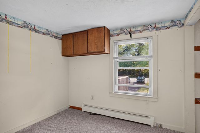 68 School St, Upton, MA 01568