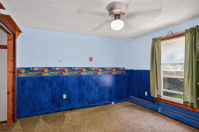 68 School St, Upton, MA 01568