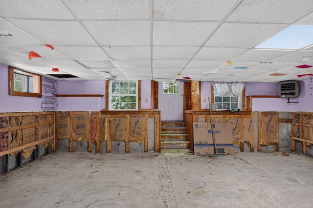 68 School St, Upton, MA 01568