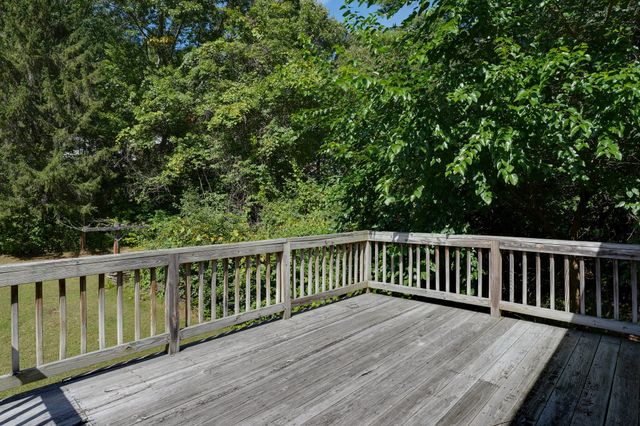 68 School St, Upton, MA 01568