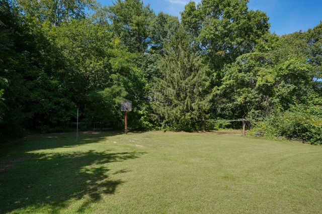 68 School St, Upton, MA 01568