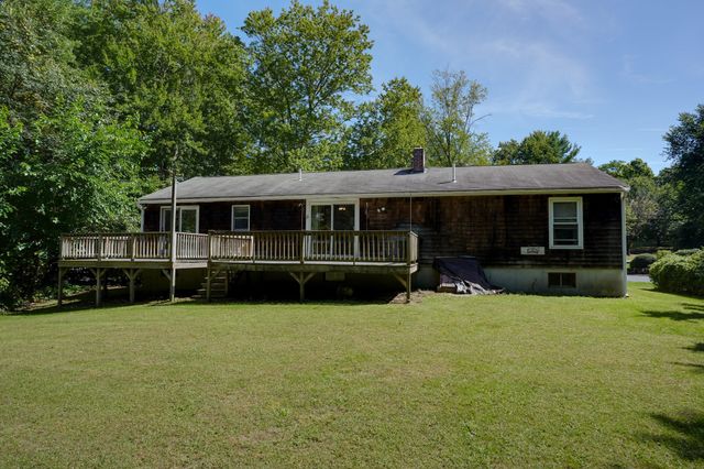 68 School St, Upton, MA 01568