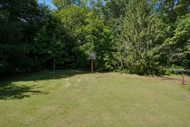 68 School St, Upton, MA 01568