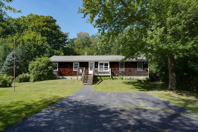68 School St, Upton, MA 01568