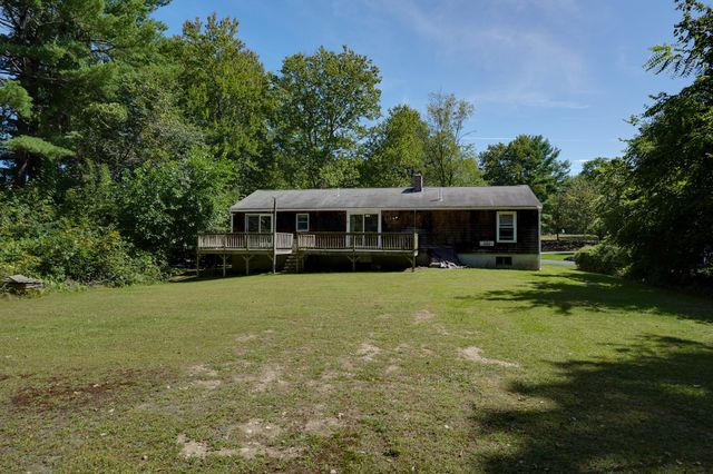 68 School St, Upton, MA 01568