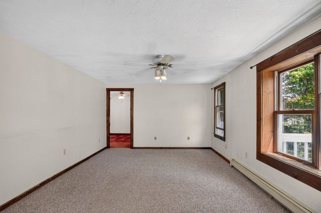 68 School St, Upton, MA 01568
