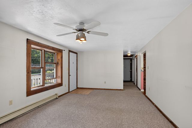 68 School St, Upton, MA 01568