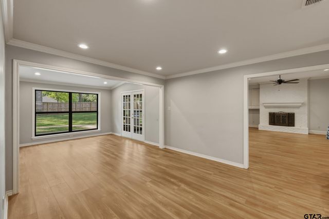 1261 Luann Ln, Tyler, TX 75703