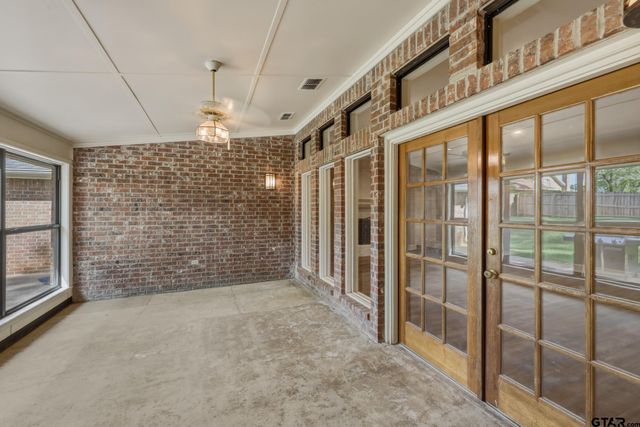 1261 Luann Ln, Tyler, TX 75703