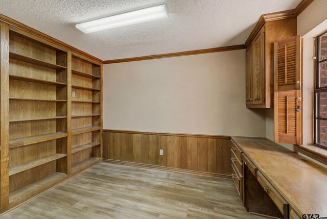 1261 Luann Ln, Tyler, TX 75703