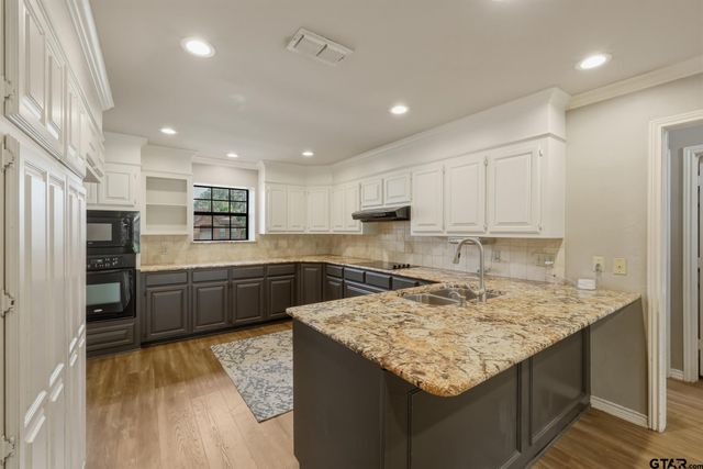 1261 Luann Ln, Tyler, TX 75703