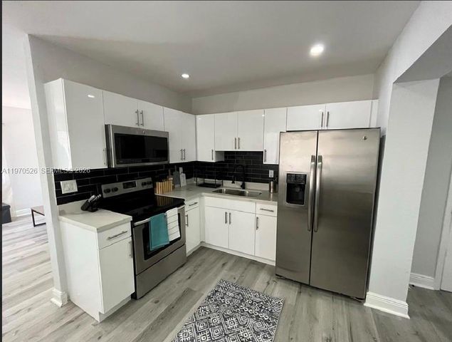 3050 NW 52nd St, Miami, FL 33142