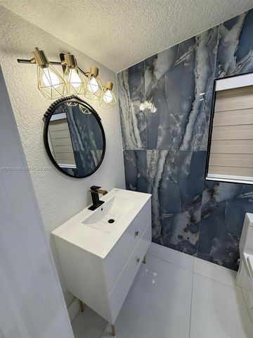 10460 SW 26th Ter NA, Miami, FL 33165