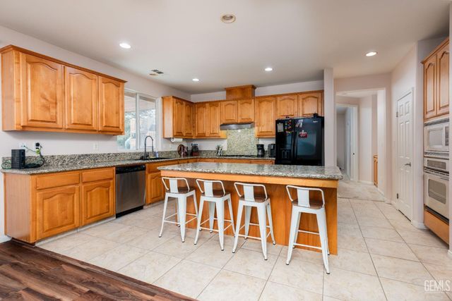 12213 Jacksonville Avenue, Bakersfield, CA 93312