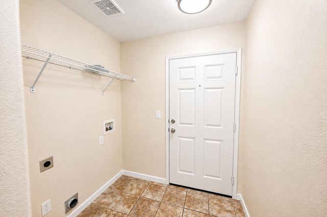 2615 E Pryor, Fresno, CA 93720