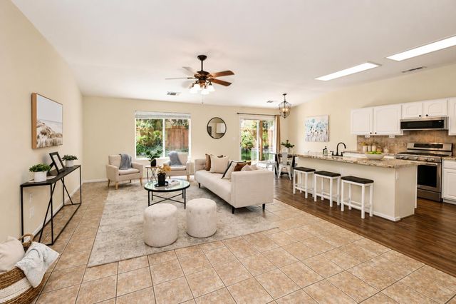 2615 E Pryor, Fresno, CA 93720