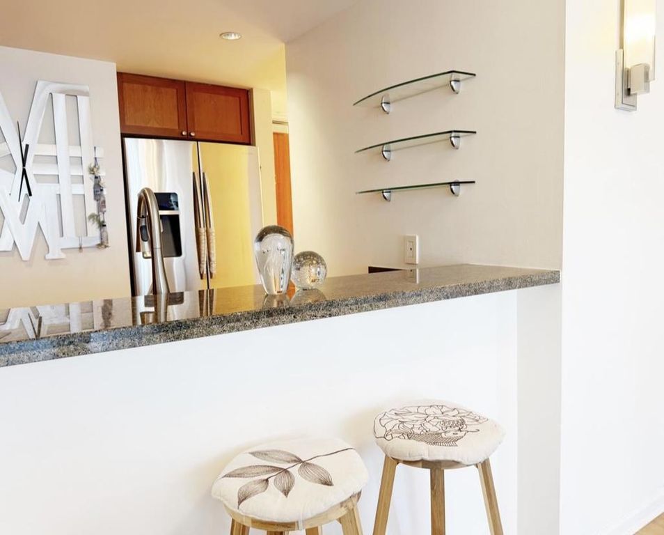 Image 3 of property listing at 400 Beale Street 1102, San Francisco, CA 94105