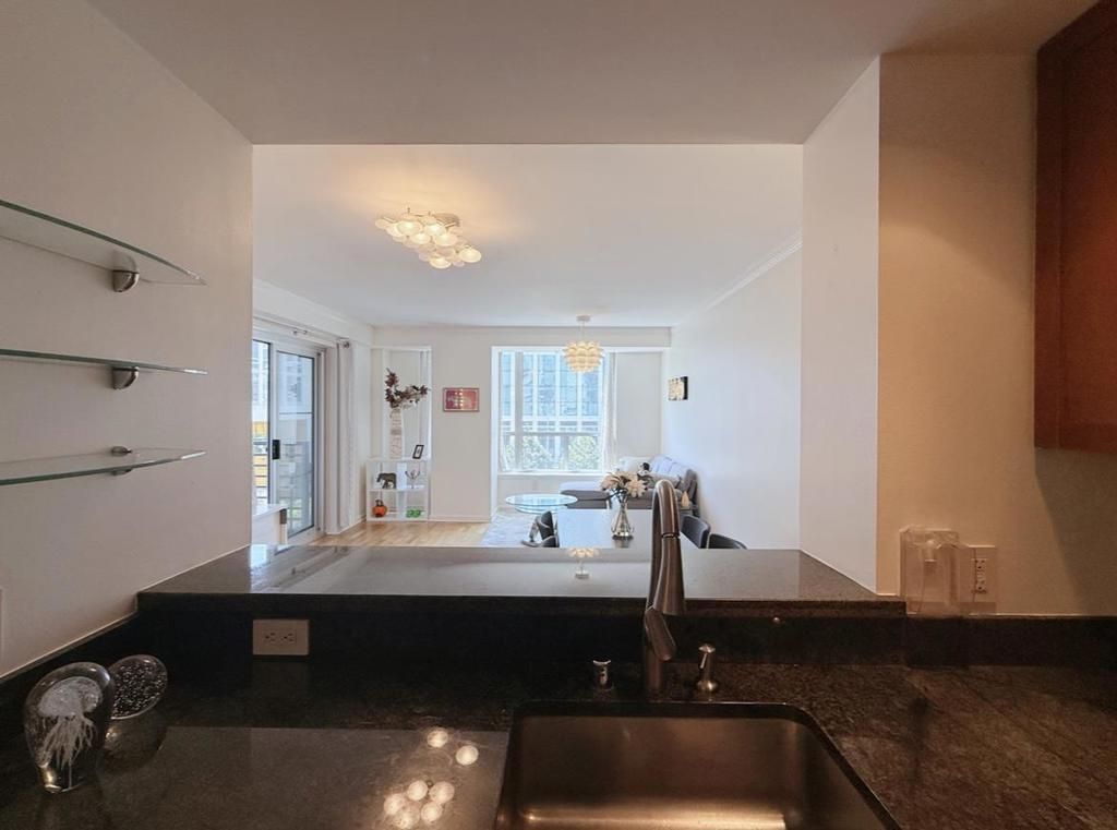 Image 9 of property listing at 400 Beale Street 1102, San Francisco, CA 94105