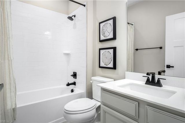 415 Tributary LN, Carrollton, VA 23314