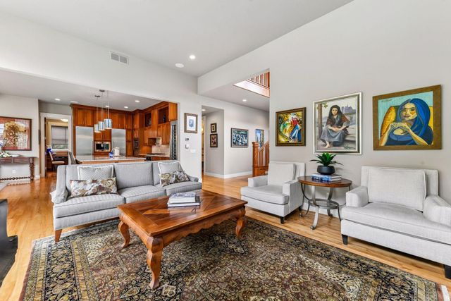2224 Portico Green, Wayzata, MN 55391