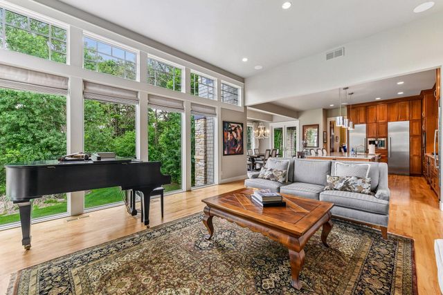 2224 Portico Green, Wayzata, MN 55391