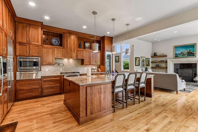 2224 Portico Green, Wayzata, MN 55391