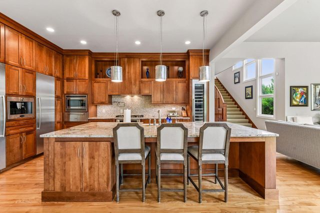 2224 Portico Green, Wayzata, MN 55391