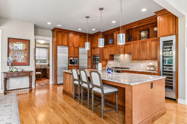 2224 Portico Green, Wayzata, MN 55391