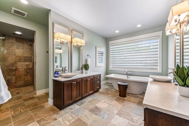 2224 Portico Green, Wayzata, MN 55391