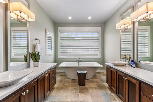 2224 Portico Green, Wayzata, MN 55391