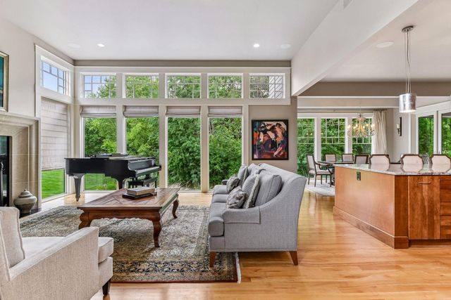 2224 Portico Green, Wayzata, MN 55391