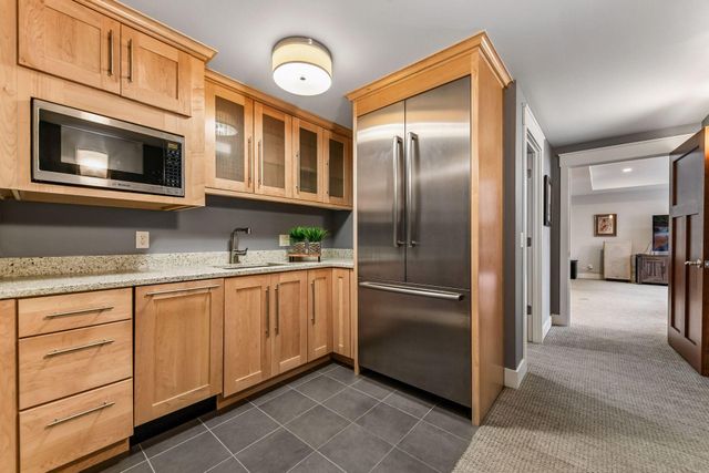 2224 Portico Green, Wayzata, MN 55391