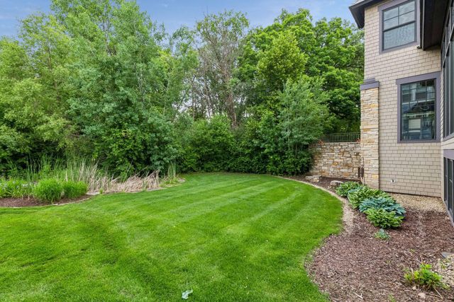 2224 Portico Green, Wayzata, MN 55391