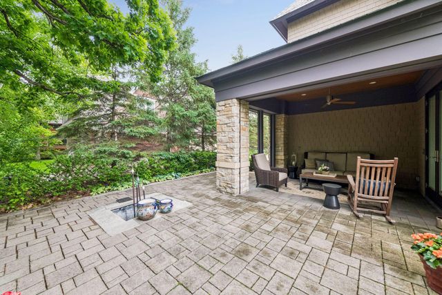 2224 Portico Green, Wayzata, MN 55391