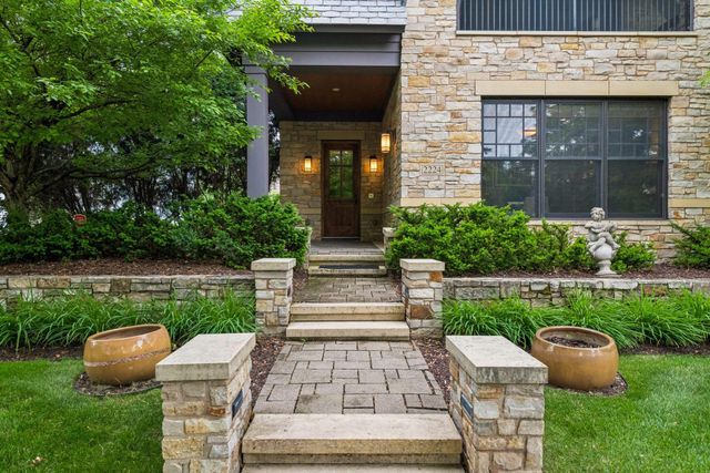 2224 Portico Green, Wayzata, MN 55391