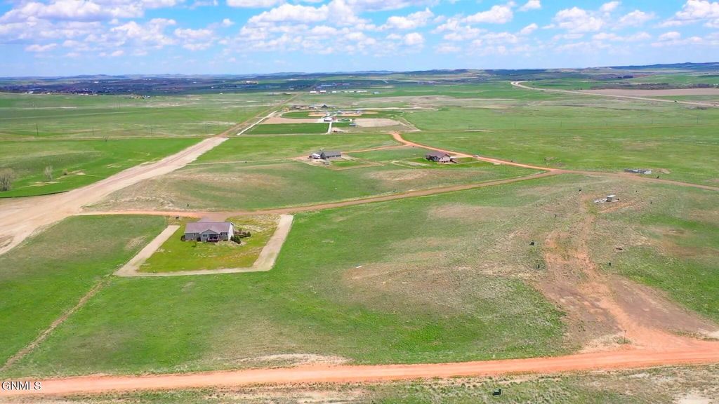 2467 Prairie Lane, Watford City, ND 58854 photo 2