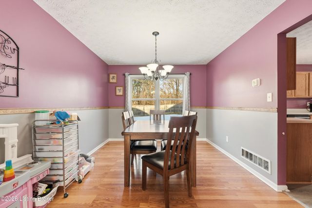 10105 Fallen Sky Dr, Louisville, KY 40229