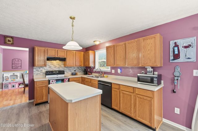 10105 Fallen Sky Dr, Louisville, KY 40229