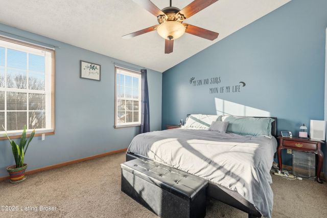 10105 Fallen Sky Dr, Louisville, KY 40229