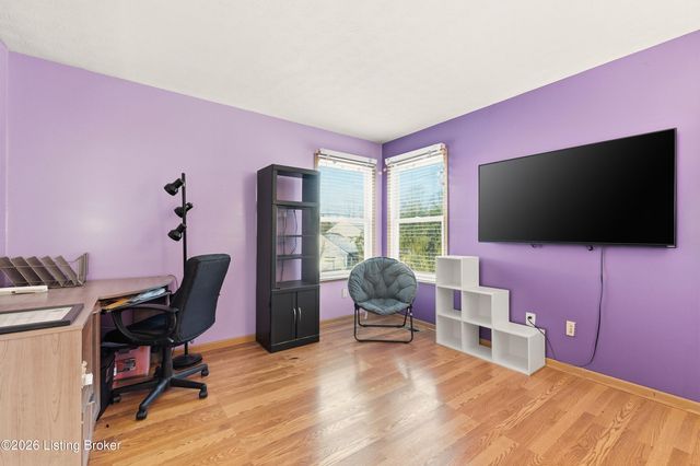 10105 Fallen Sky Dr, Louisville, KY 40229