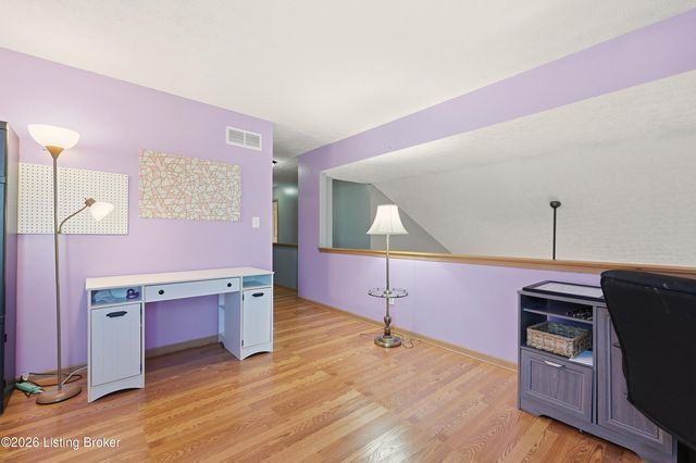 10105 Fallen Sky Dr, Louisville, KY 40229