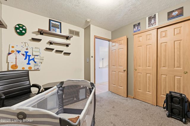 10105 Fallen Sky Dr, Louisville, KY 40229