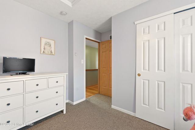 10105 Fallen Sky Dr, Louisville, KY 40229