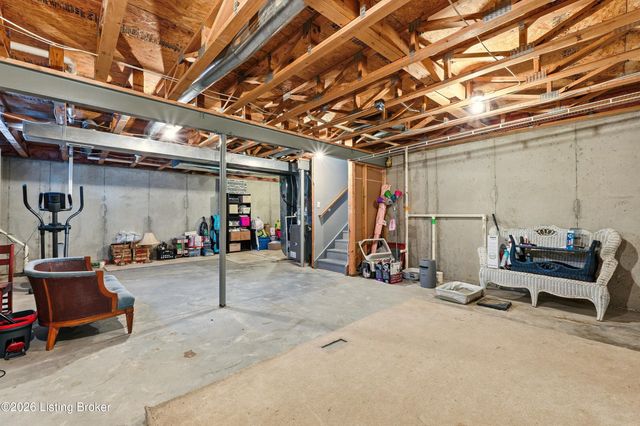 10105 Fallen Sky Dr, Louisville, KY 40229