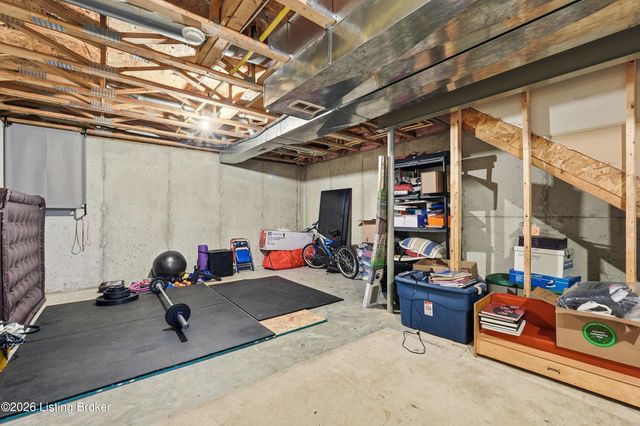 10105 Fallen Sky Dr, Louisville, KY 40229